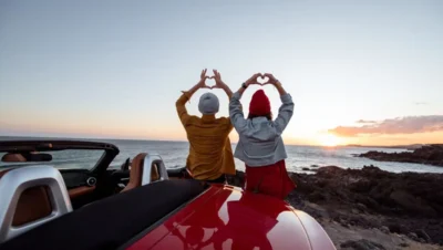 Pareja viajando en San Valentin