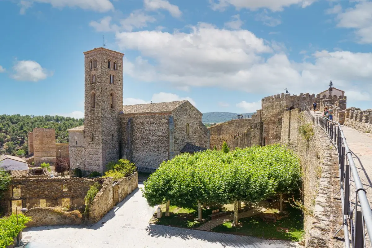 Los pueblos más bonitos cerca de Madrid para visitar: Buitrago de Lozoya