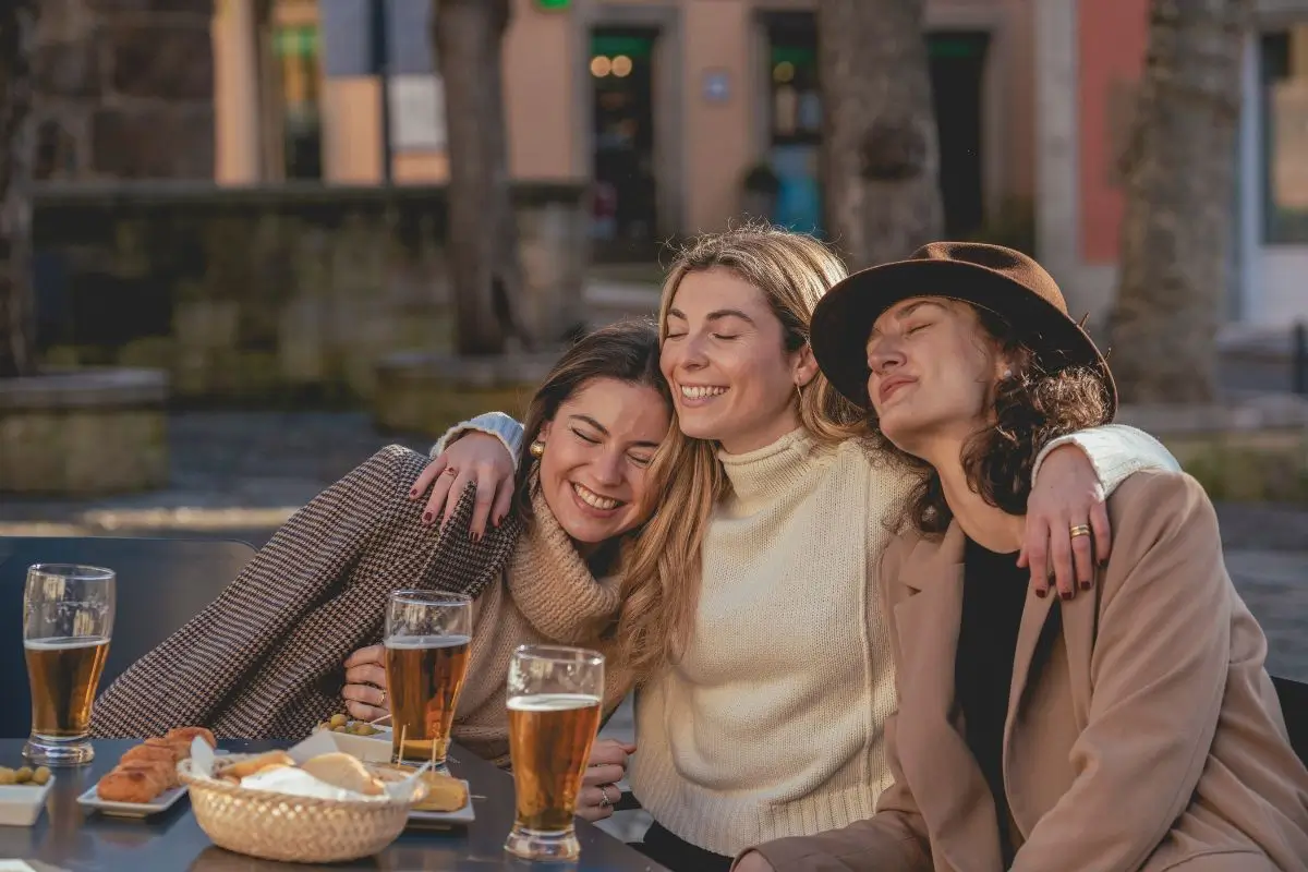 amigas de viaje a pueblos cerca de toledo